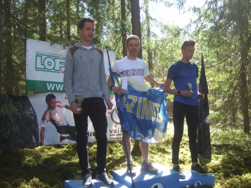 Azimuta sportisti izcīna 10 OK Arona kausus